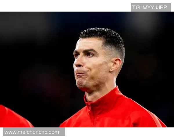 足球巨星C罗魅力写真集展现运动与时尚的完美结合